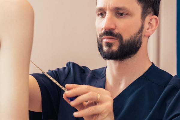 augmentation mammaire après grosse | Dr. Alexandre Mertens