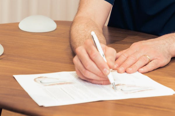 lifting mammaire et implants | Dr Alexandre Mertens