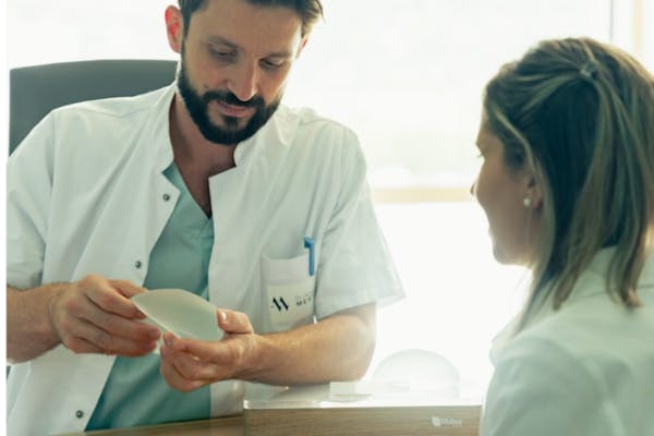 augmentation mammaire anatomique dual plane