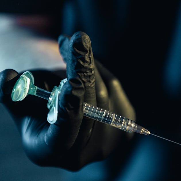 Combler et restaurer les volumes avec les injections d’acide hyaluronique