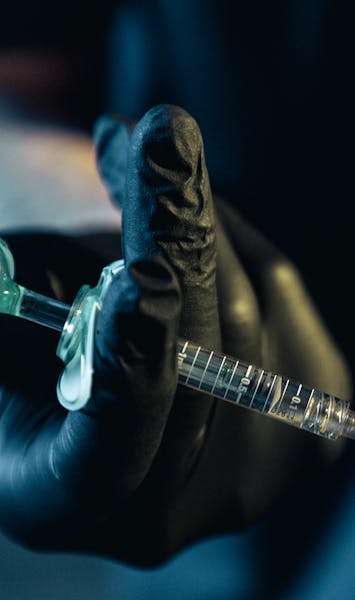 injection d'acide hyaluronique pour les volumes