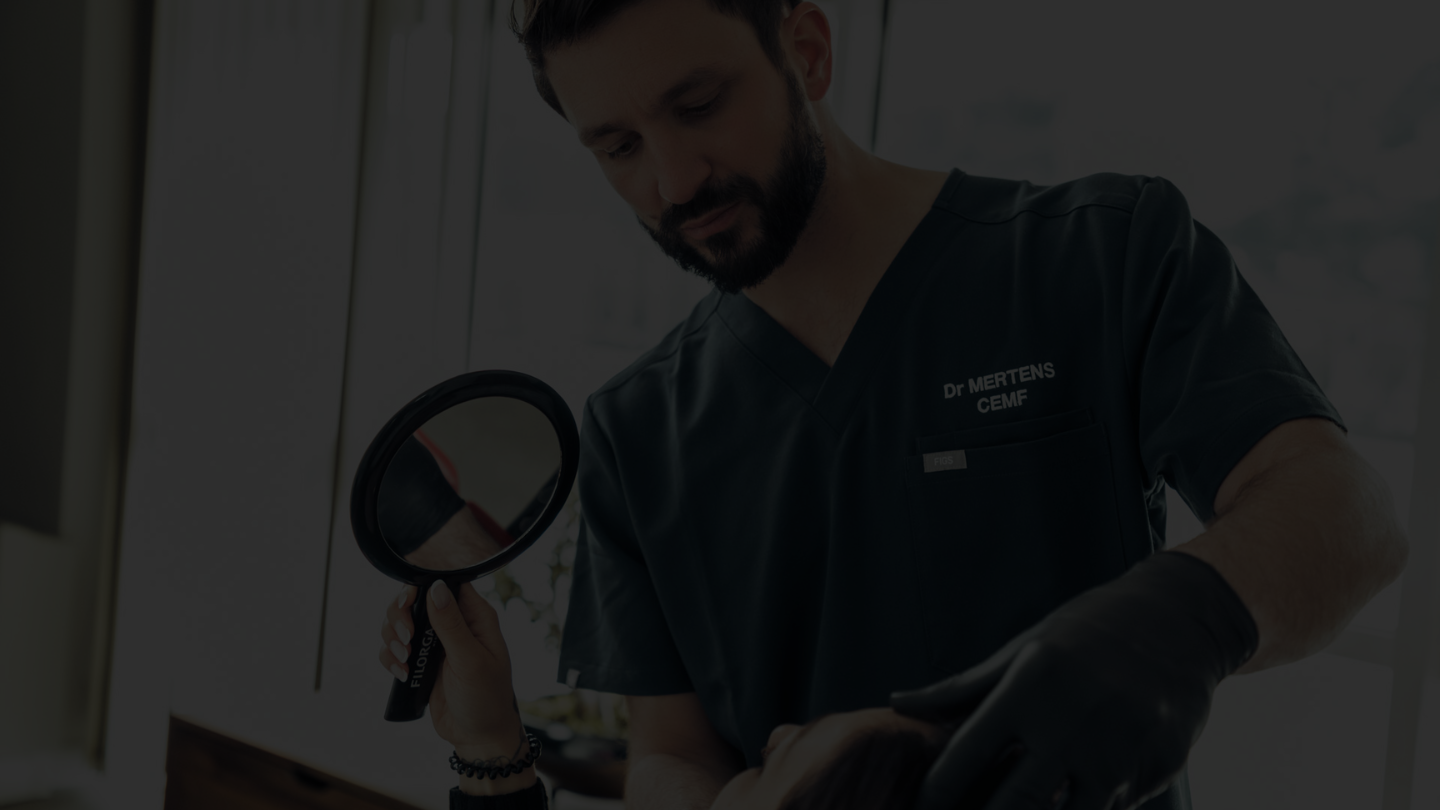 Suite et résultats Lifting du sourcil – Lifting temporal par le Dr. Alexandre Mertens