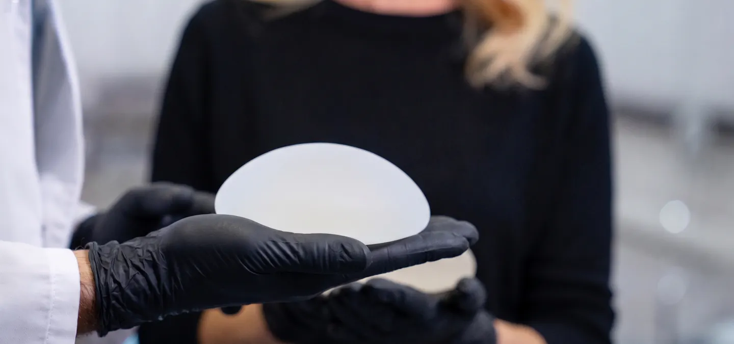 implants mammaires ronds ou anatomiques : ce que préfère le Dr. Mertens