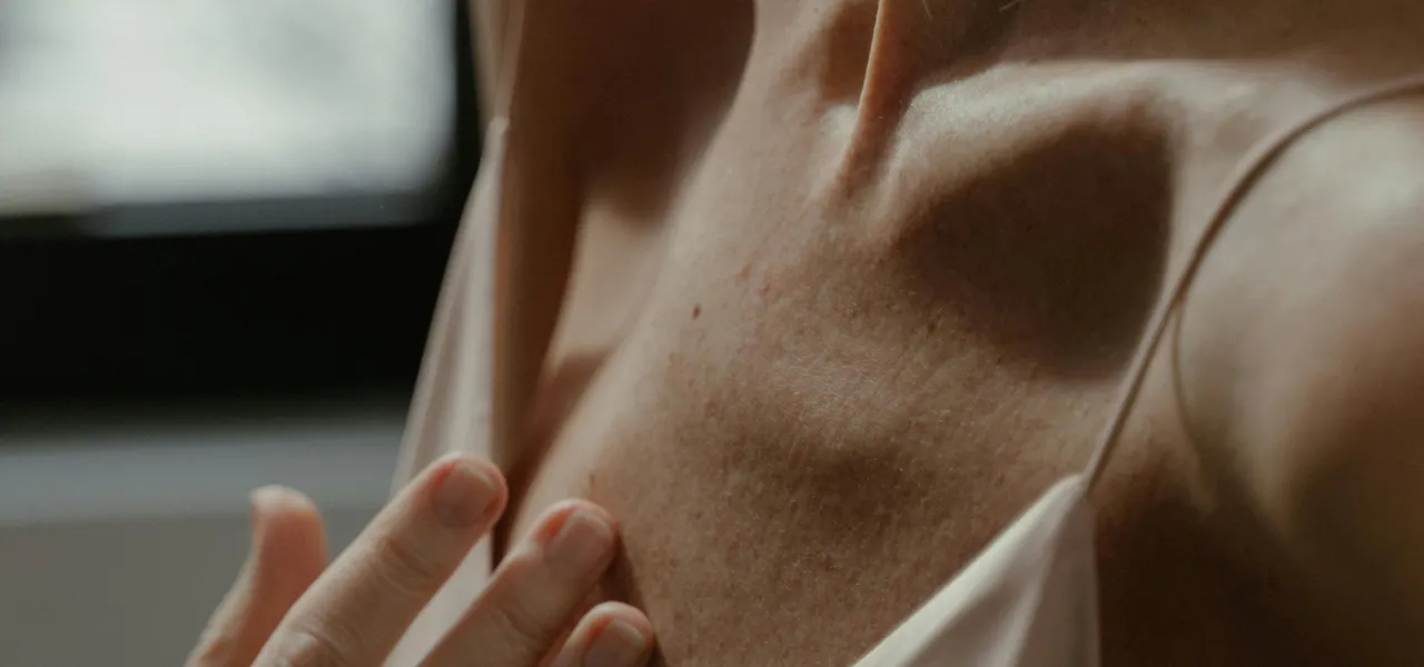 Beau décolleté grâce à la chirurgie mammaire