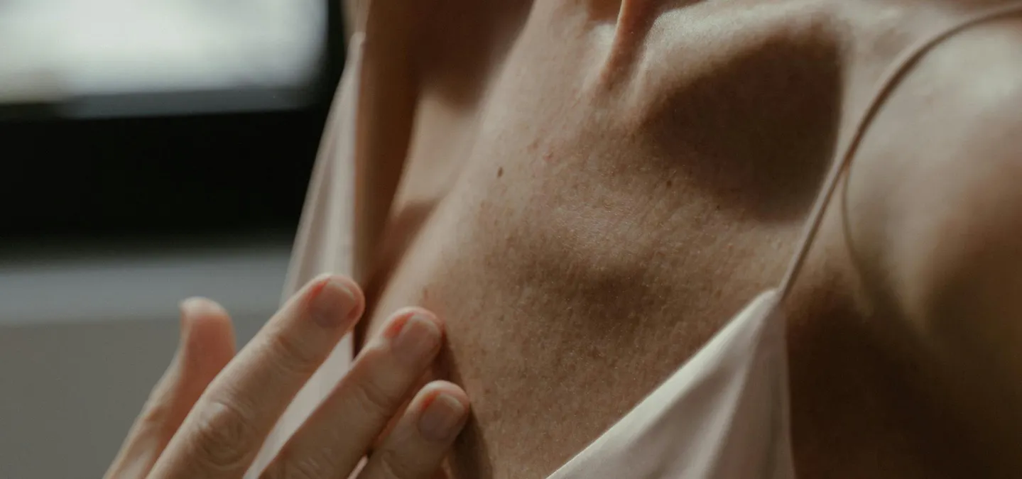 prothèse mammaire : plutôt forme coeur ou coeur inversé ? | Dr. Mertens Lyon