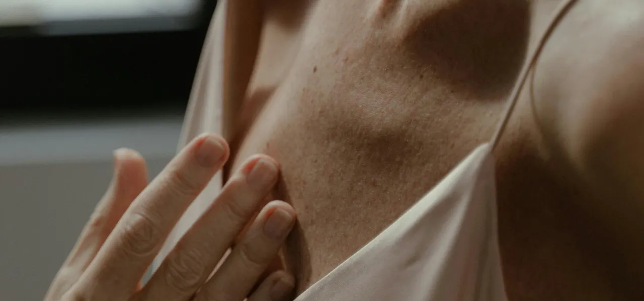 Beau décolleté grâce à la chirurgie mammaire