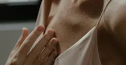Beau décolleté grâce à la chirurgie mammaire
