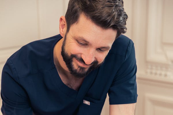 L’art de la french touch : subtilité et préservation du visage