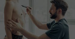 Comprendre et préserver l'écart entre les seins après une augmentation mammaire