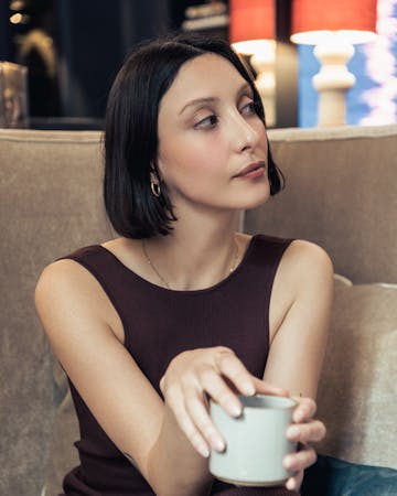 Acide hyaluronique dans les cernes par le Dr. Alexandre Mertens à Lyon Vienne