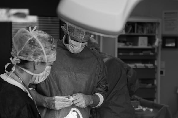 Bloc opératoire augmentation mammaire avec Dr Mertens Alexandre Vienn Lyon