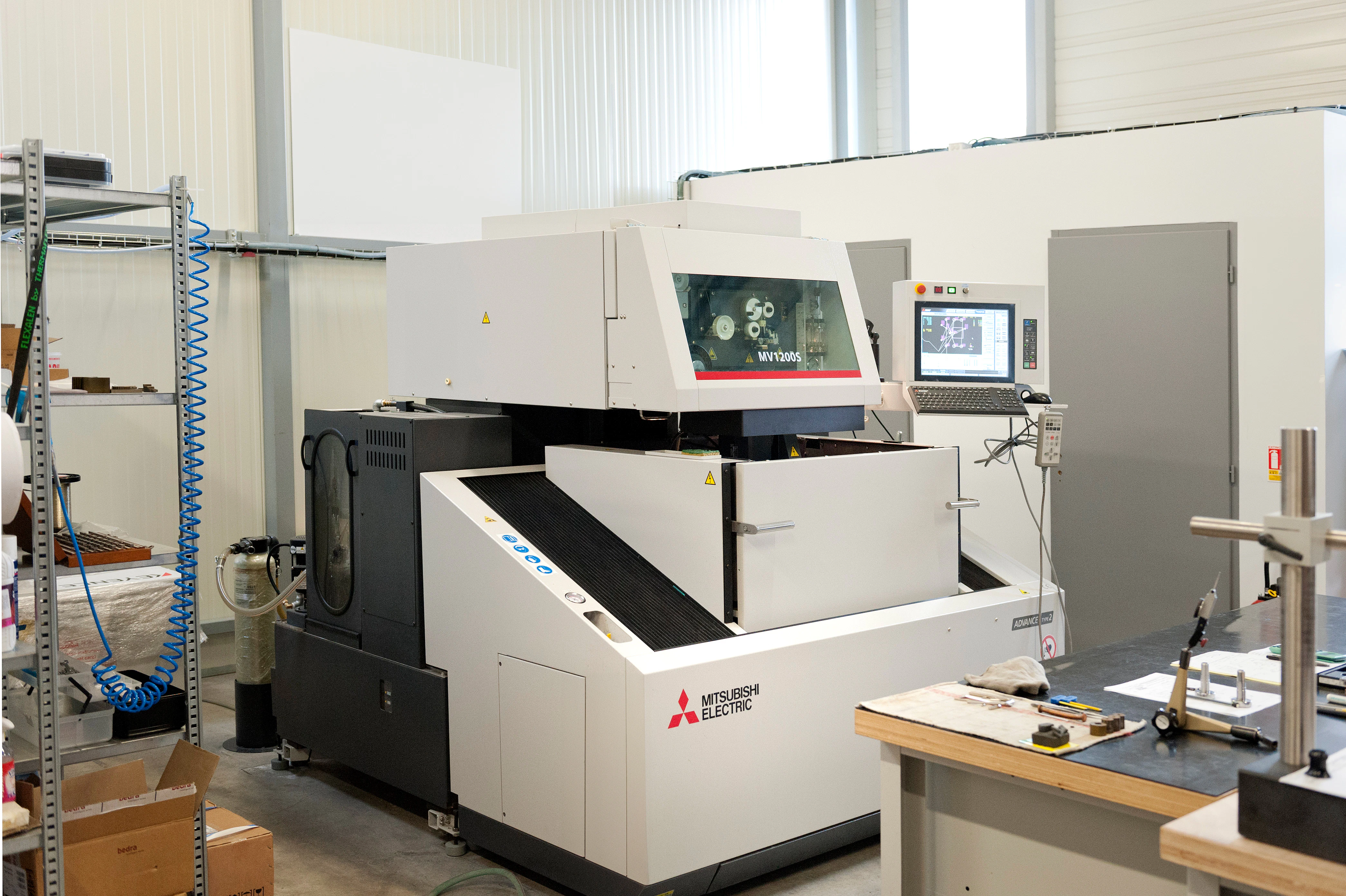 Machine Mitsubishi MV1200S