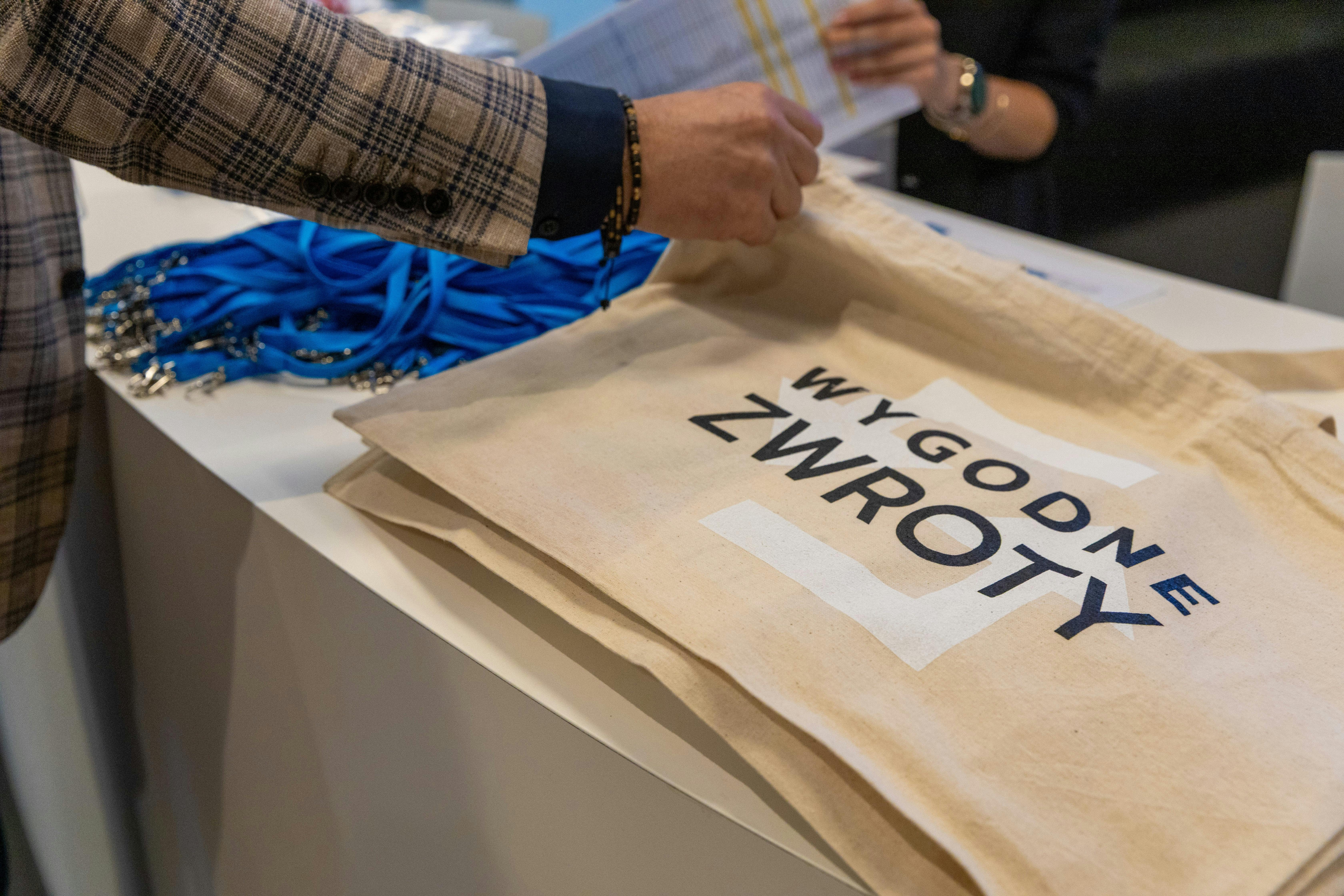 Fashion Business Congress - Wygodne Zwroty