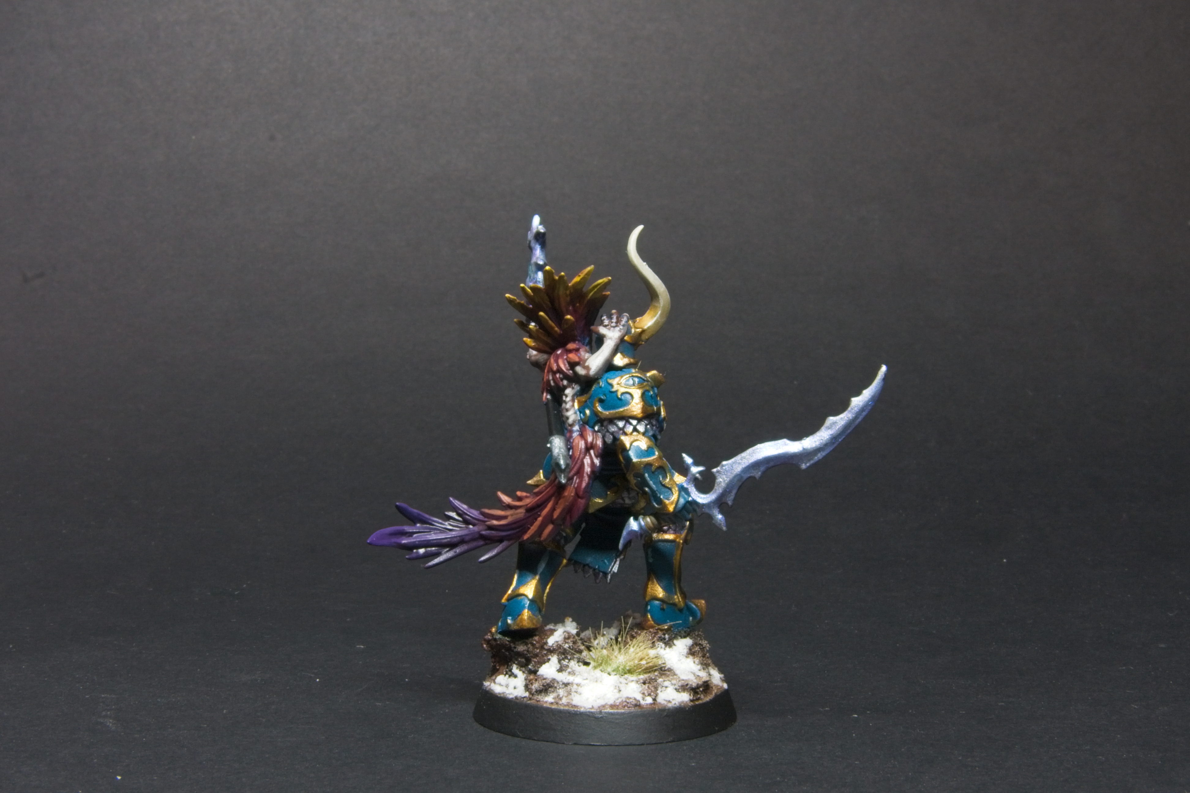 The Curseling feathers slowly fade to a deep purple by the end of the plumage.