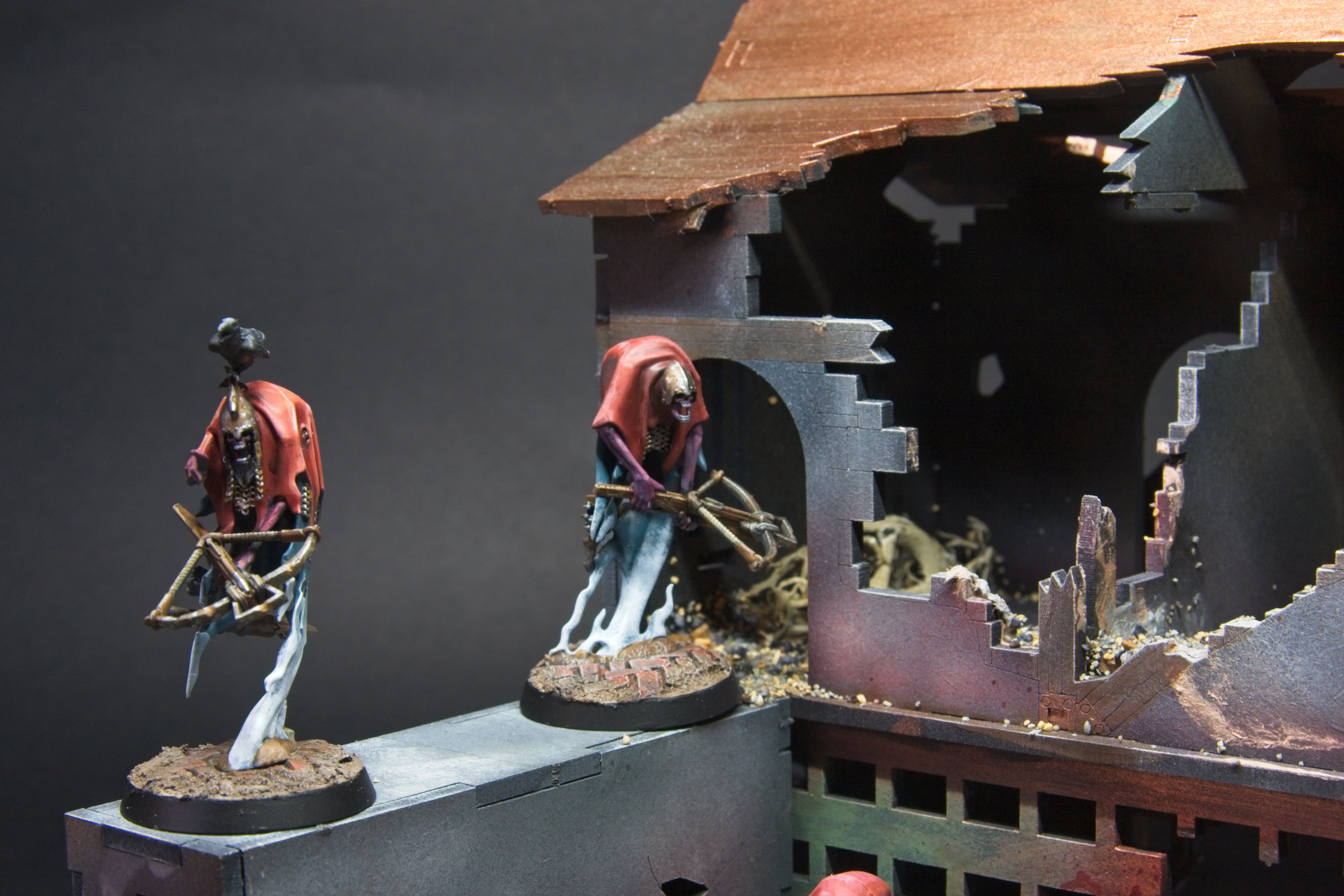 Pointing ghost with crow on head, on a small ledge