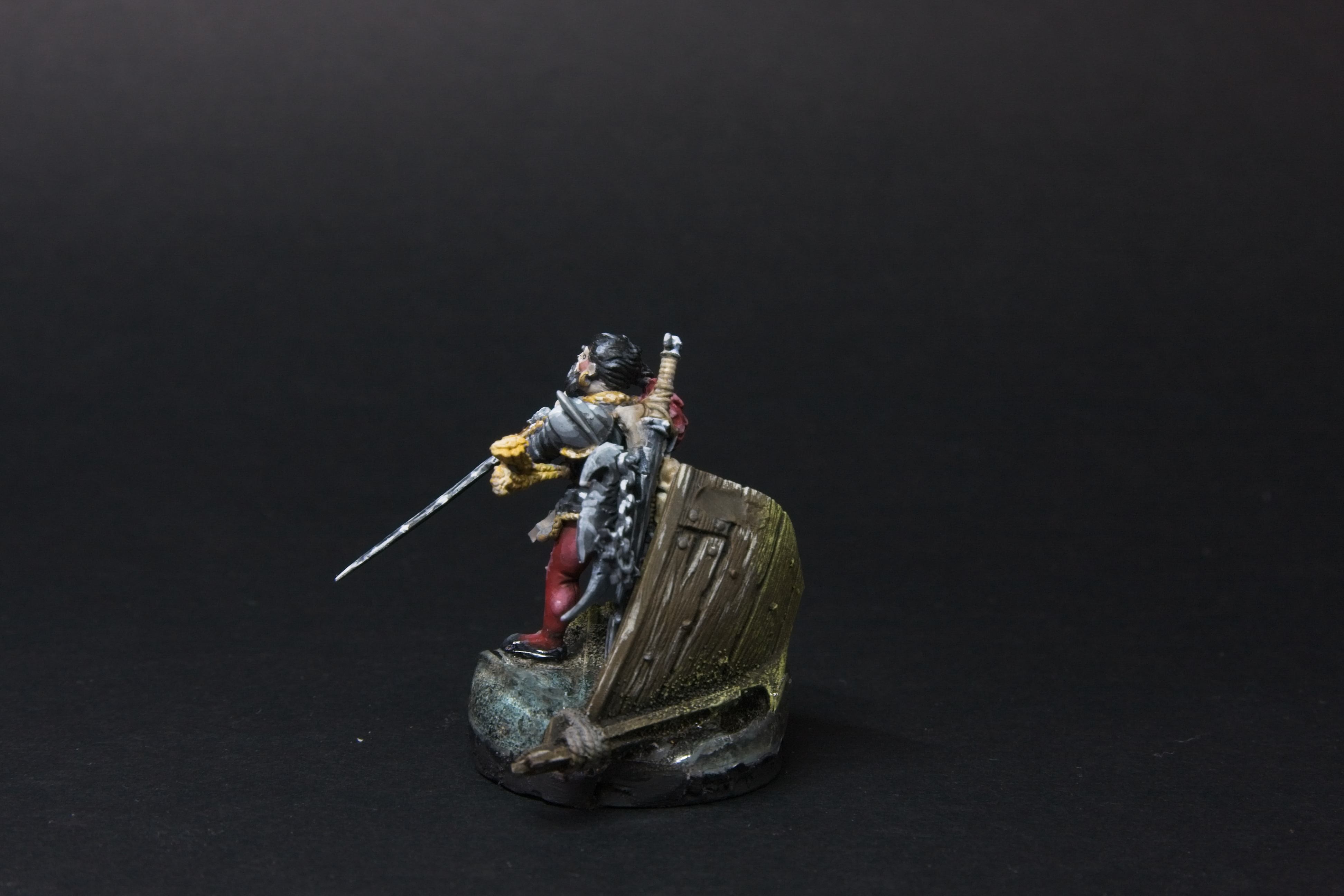 A variety of chaos weapons strapped to kurts back..