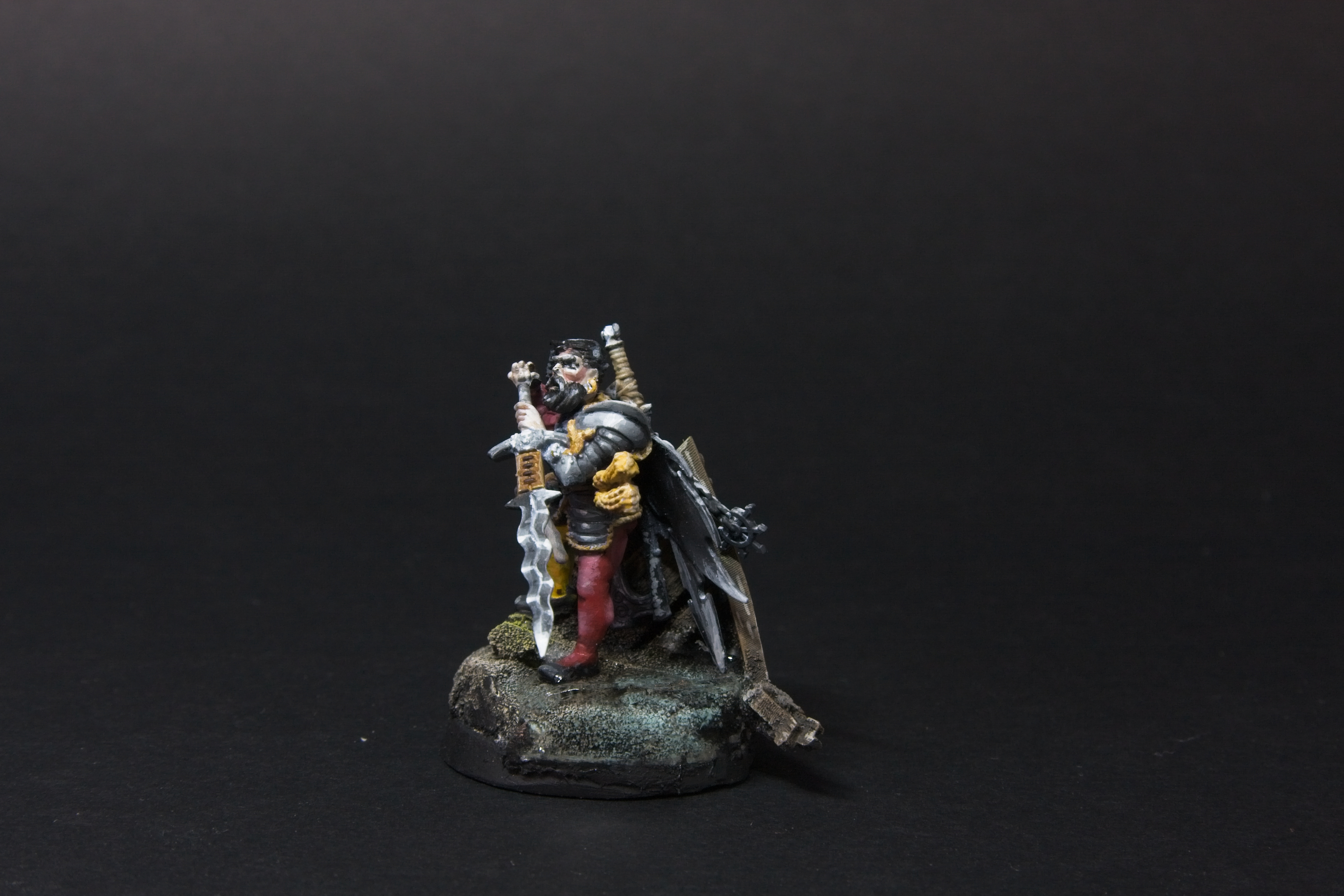 The zweihander with curves in painted with non-metal metal.