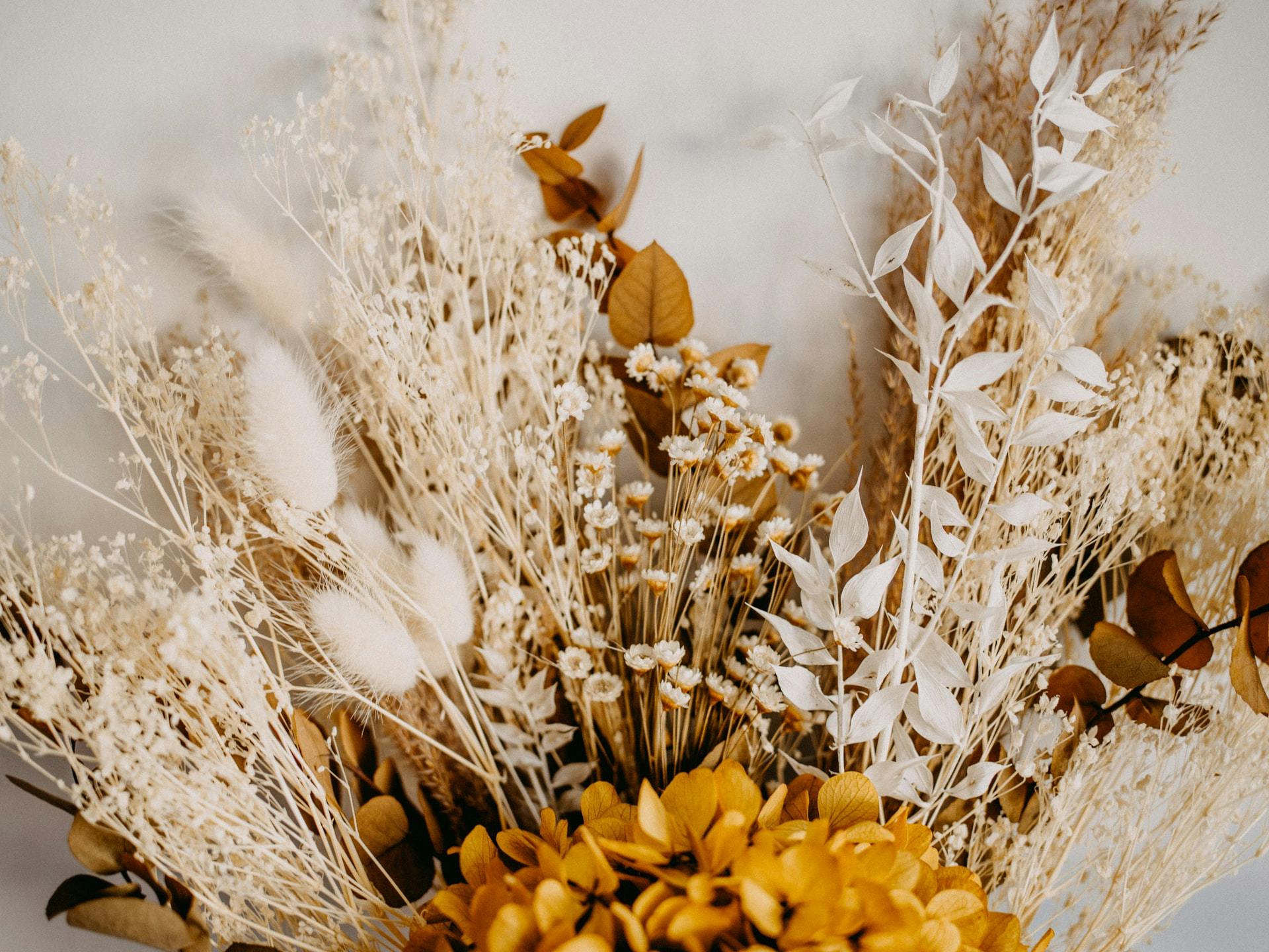 dried flower arrangement 