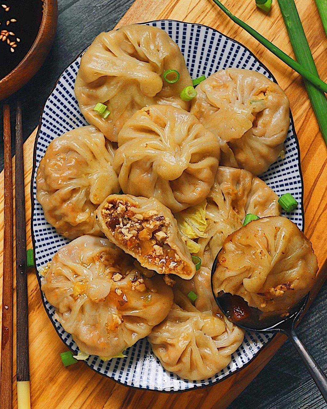 xiaolongbao on plate