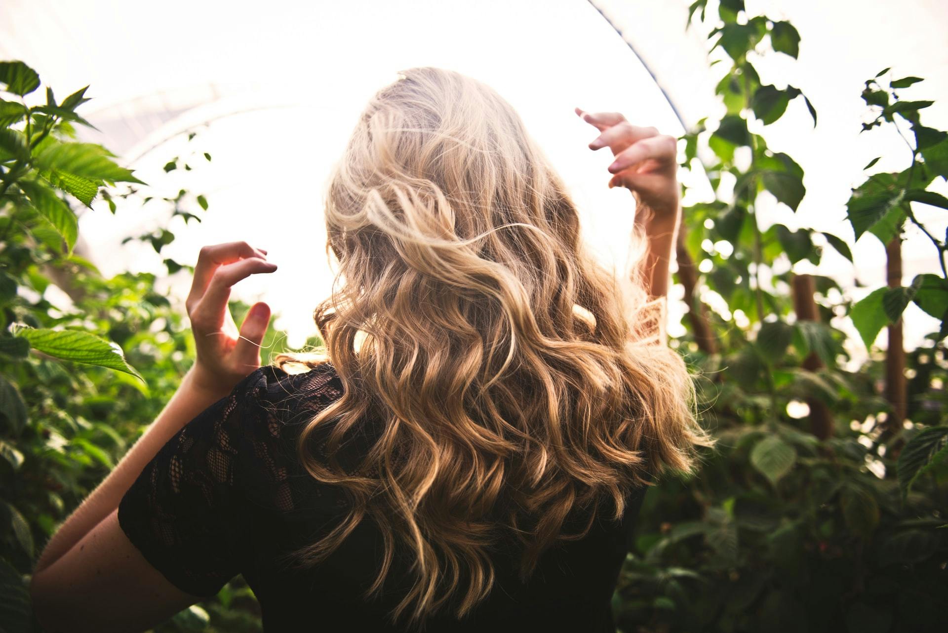 blonde hair with waves