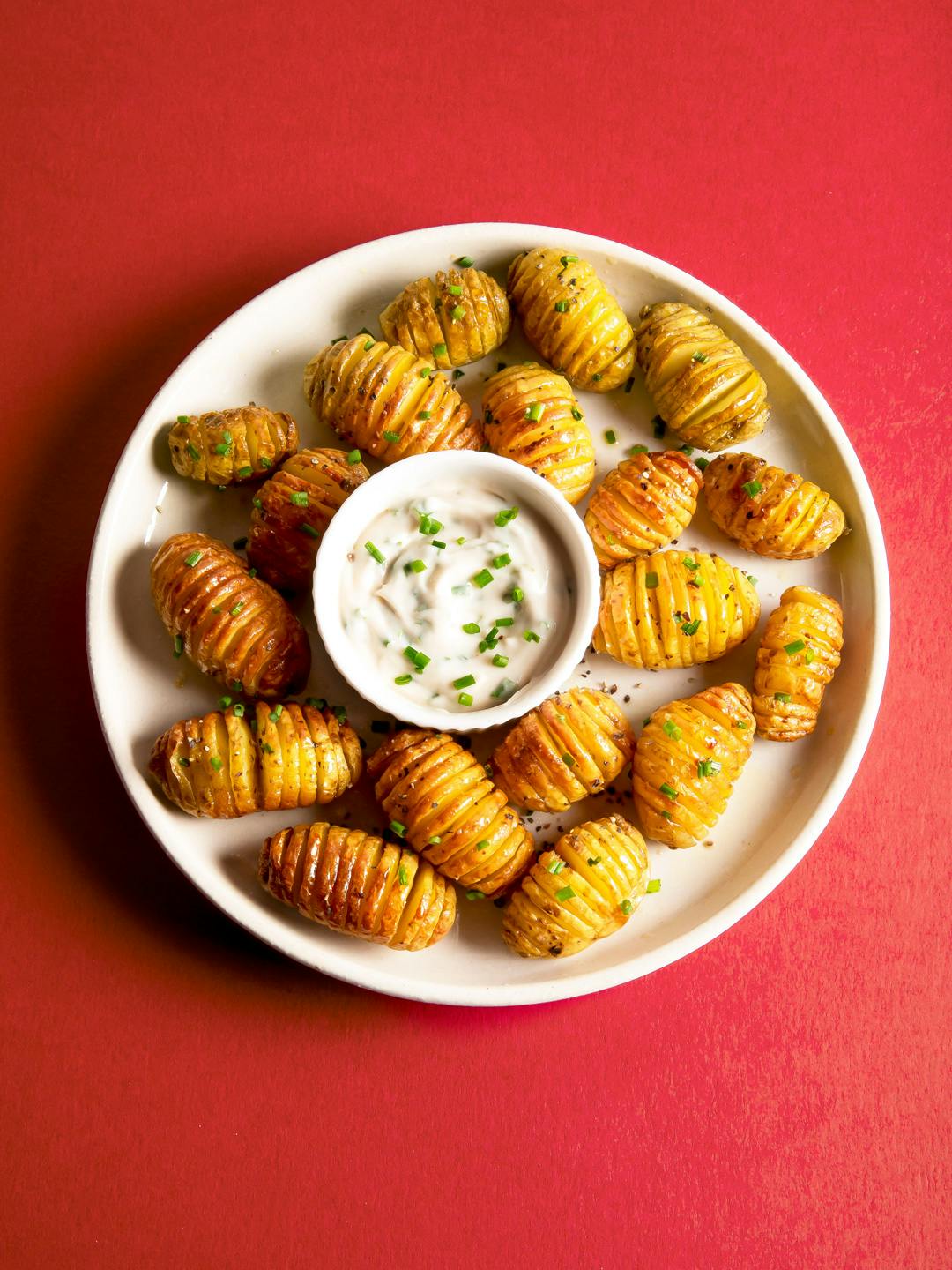 mini-hasselback-potatoes-served-with-creamy-chive-dip