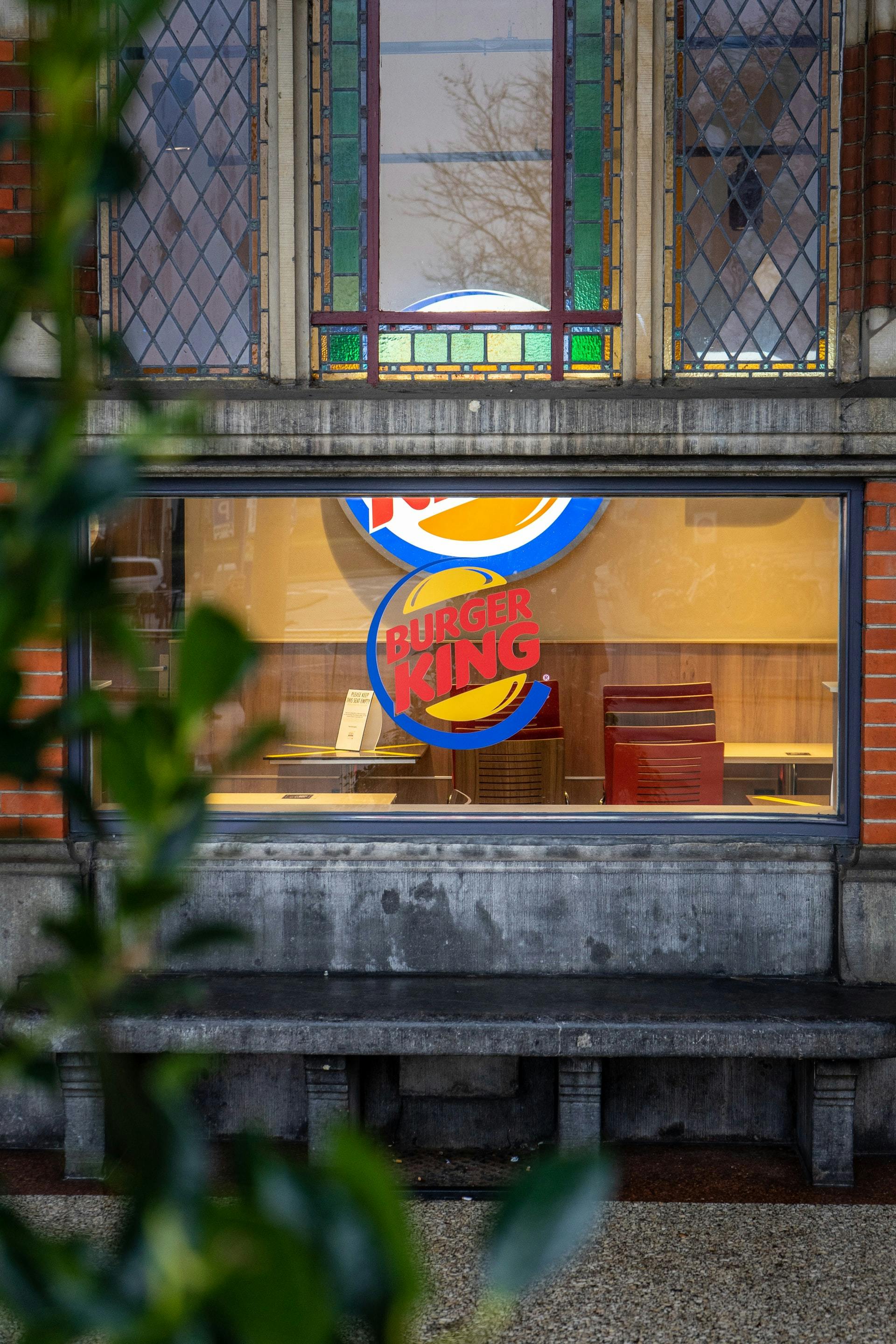 a burger king sign 