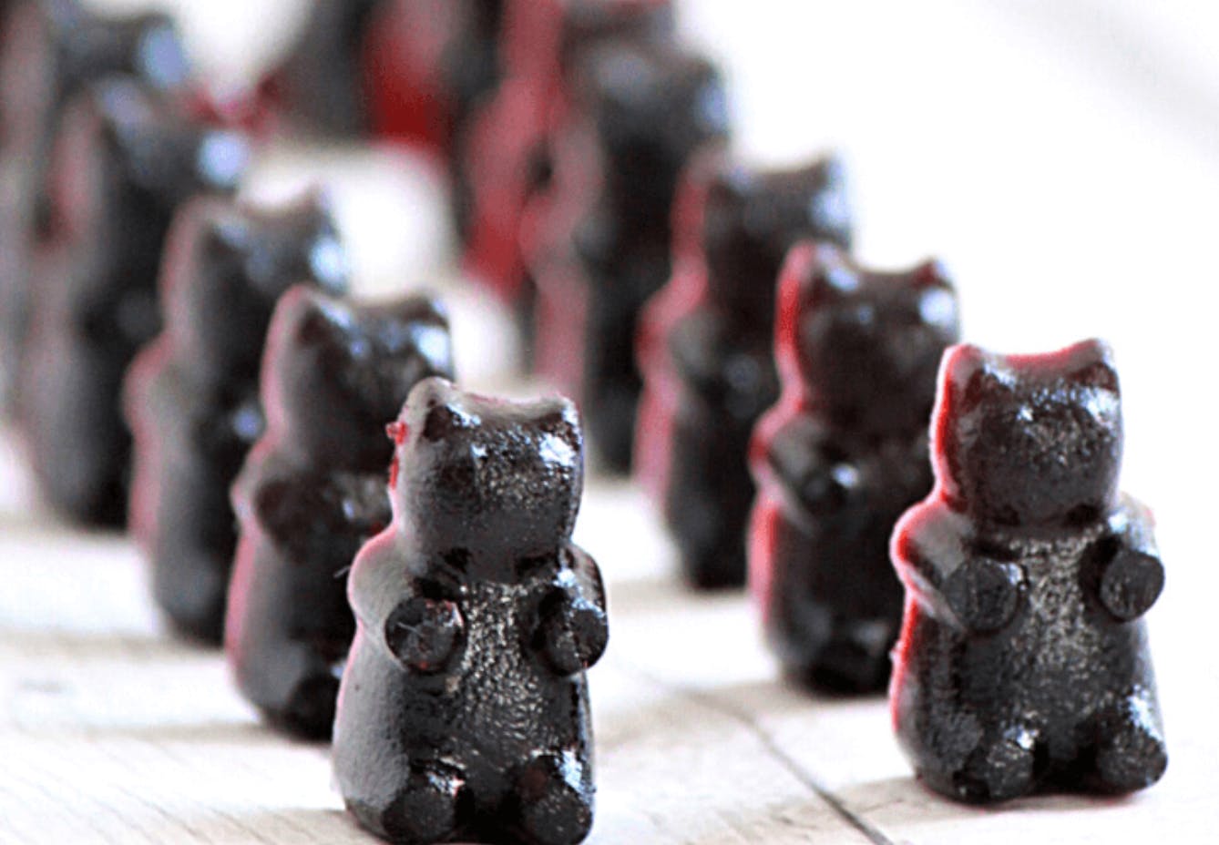 rows of bear shaped elderberry gummies