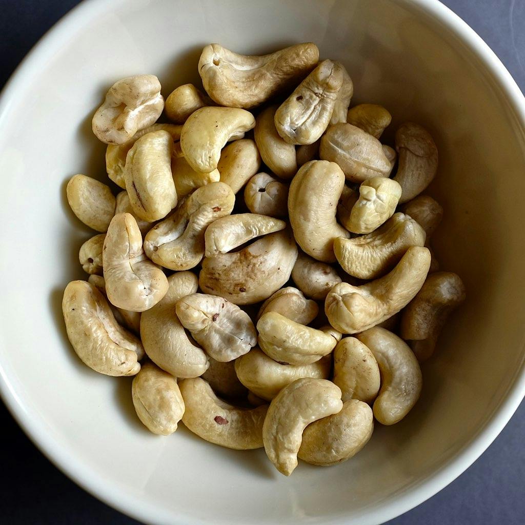 cashews in bowl