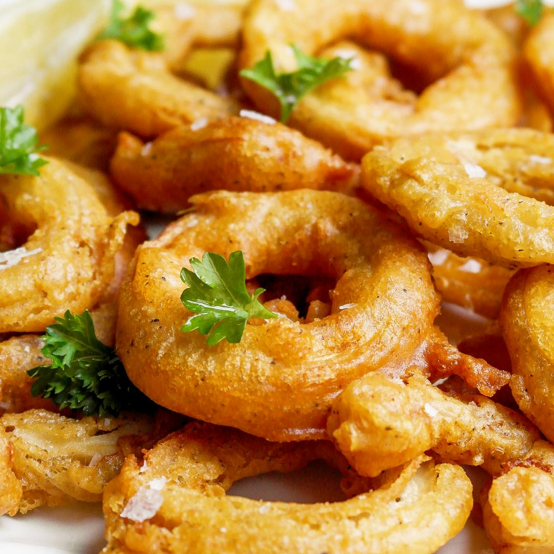 side-view-deep-fried-mushroom-bites-with-parsley-and-salt