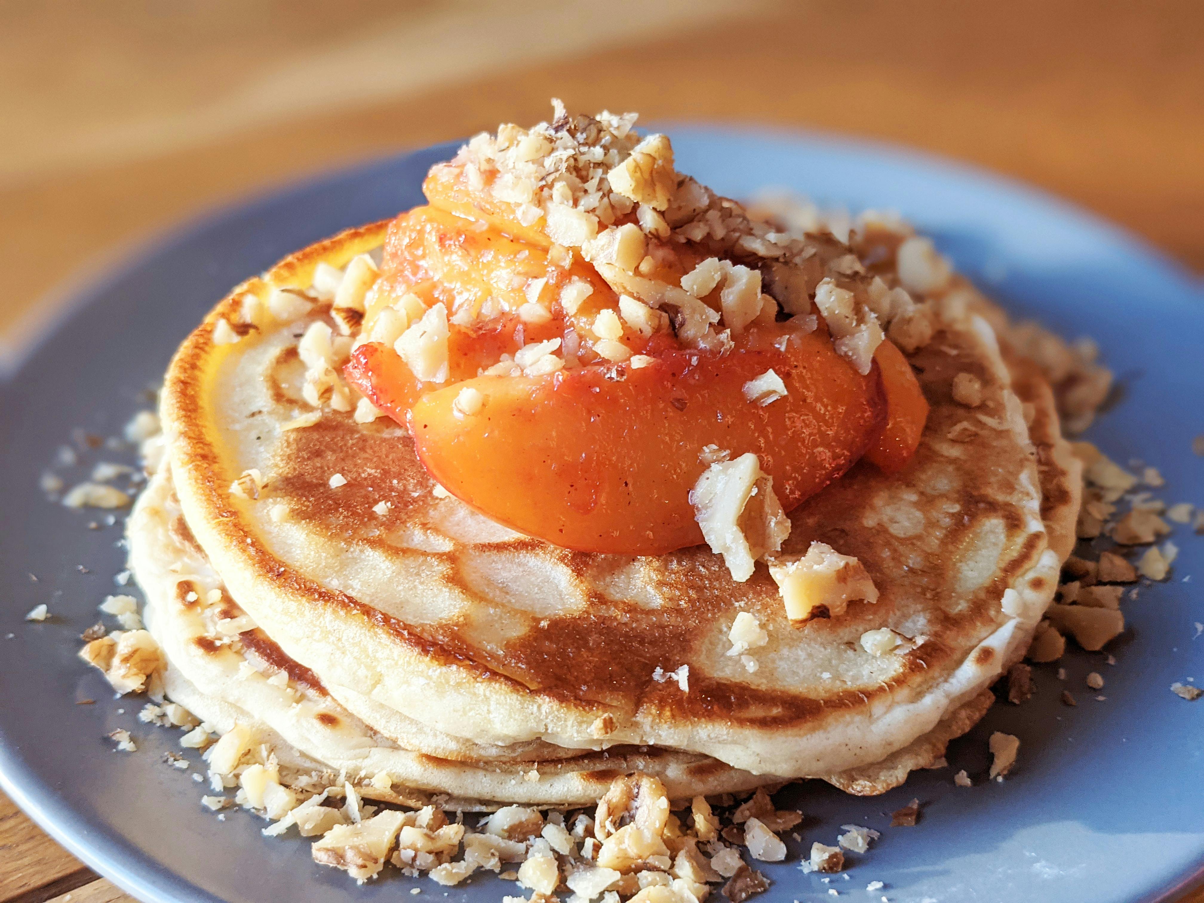 PANCAKES WITH PEACHES