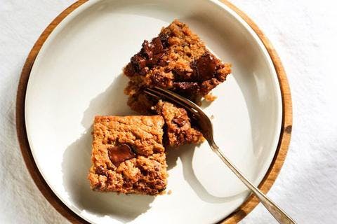 peanut blondies