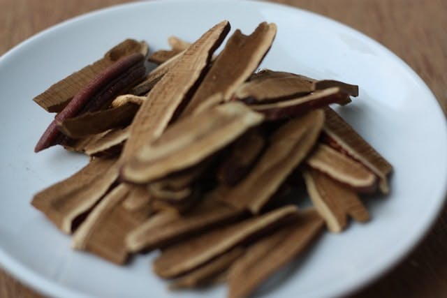 dried reishi mushrooms sliced