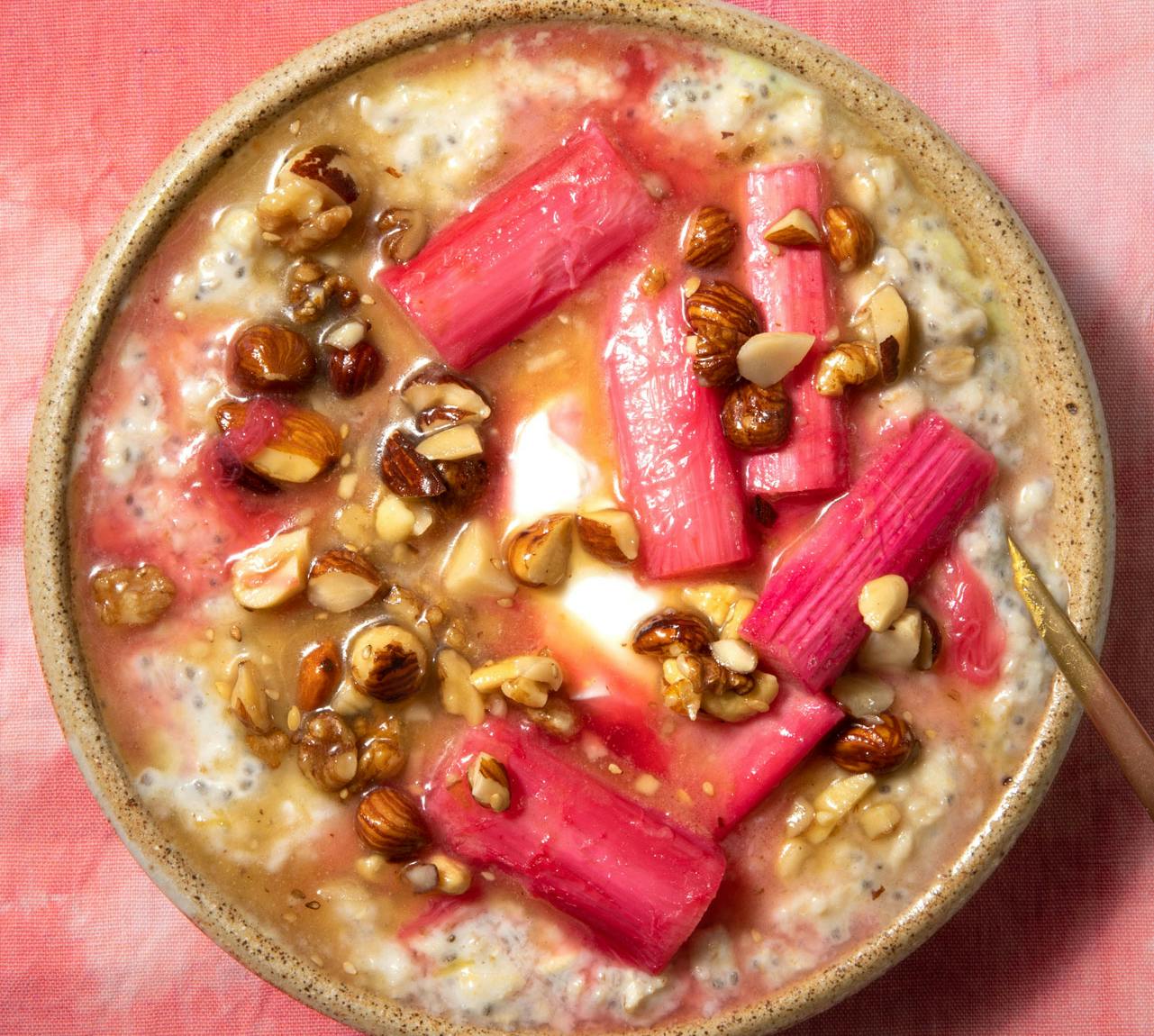 Rhubarb and chia pudding