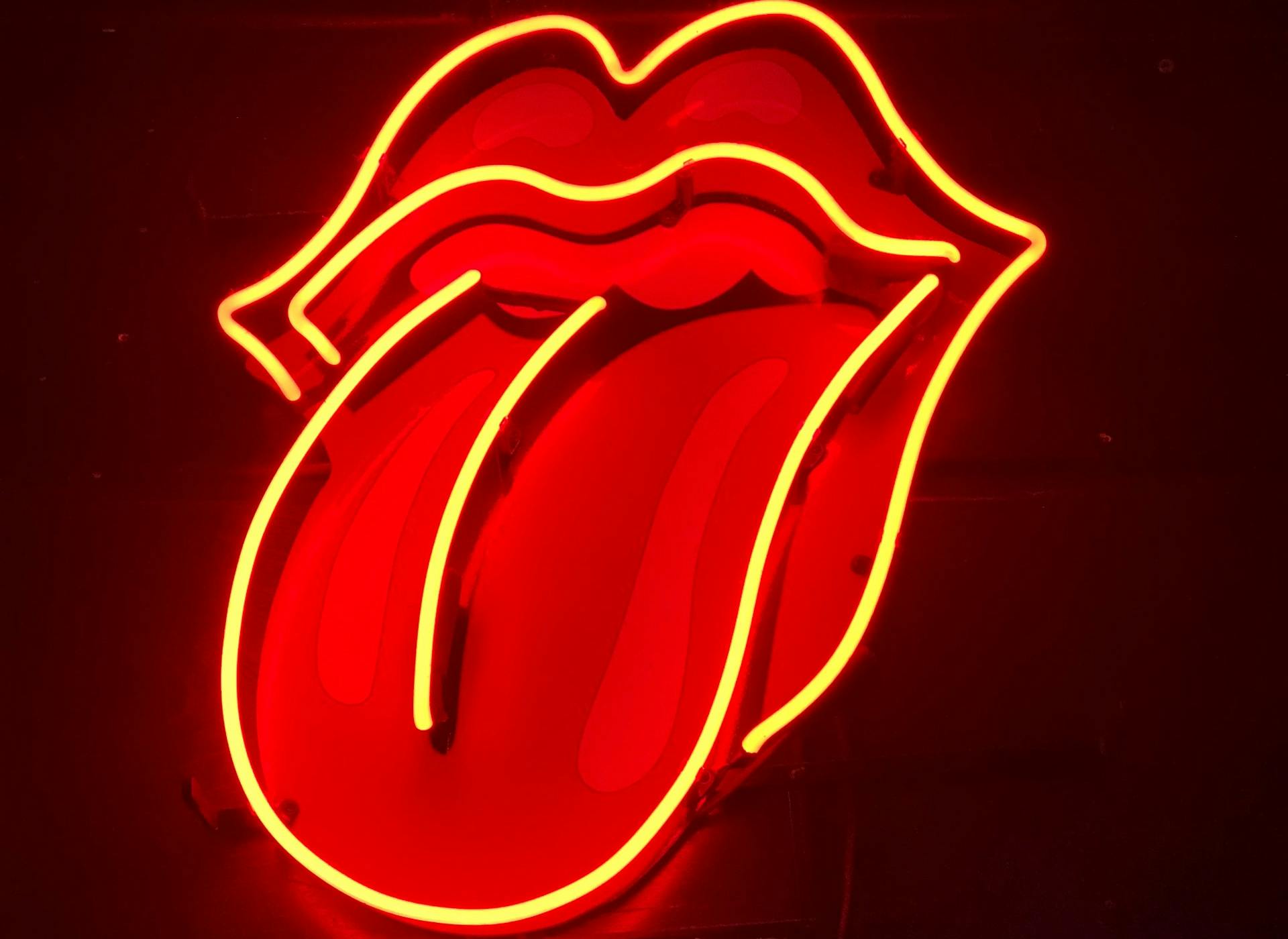 neon tongue sign