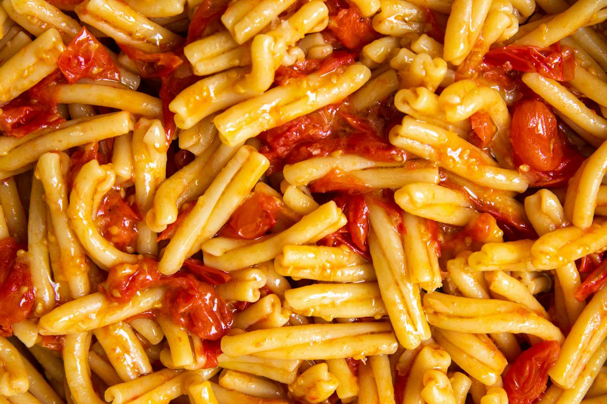 vegan pasta with tomatoes