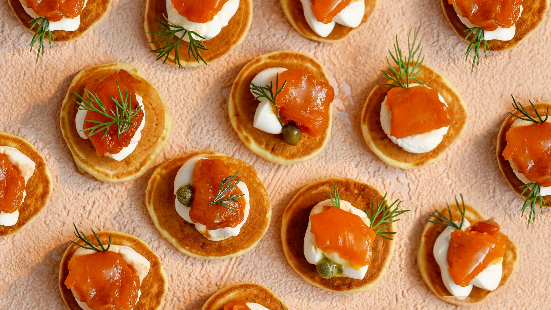 smoked salmon vegan blinis