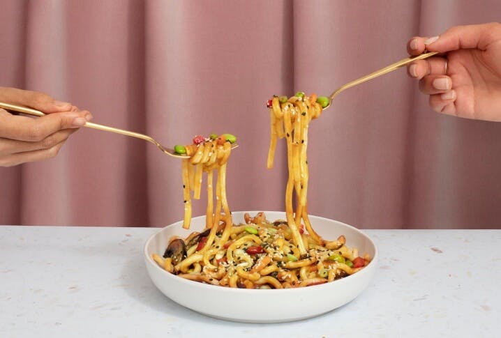 two forks share udon noodles