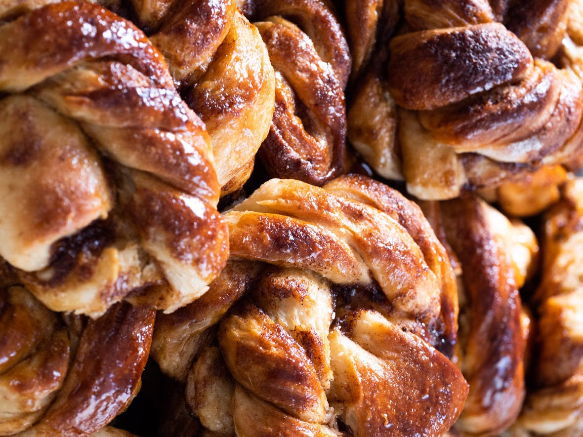 close shot of cinnamon buns