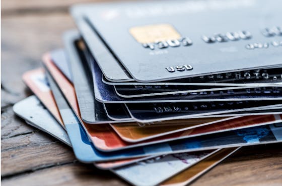 Skillnaden mellan debetkort och prepaidkort