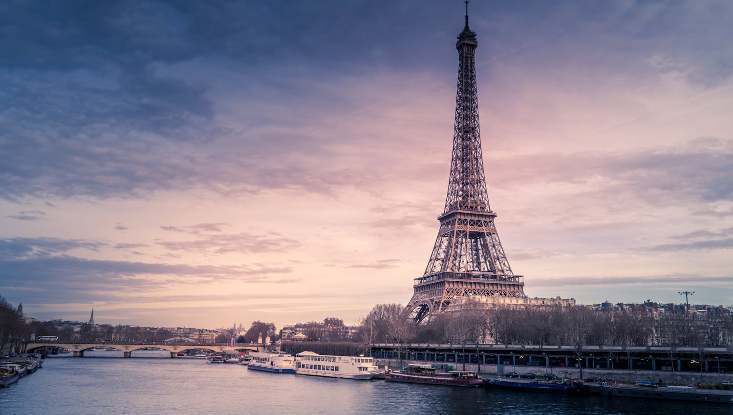 Tour Eiffel près de la société de gestion de patrimoine Alphacap à Paris