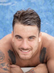 Plaque dentaire, tartre, caries, brossage des dents, gencives, hygiène bucco-dentaire, parodontite, fil dentaire, nettoyage professionnel des dents, surface des dents, gingivite, espaces interdentaires, émail des dents, bain de bouche, mauvaise haleine, flore buccale, gingivite, soins dentaires, dentifrice, plaque molle, prothèses dentaires, détartrage, œil nu, rebord gingival, débris alimentaires, dentisterie, santé dentaire, fluor, débris alimentaires, bactéries nocives, cavité buccale, produits métaboliques, santé bucco-dentaire, ligne gingivale, brossage minutieux, poches gingivales, tartre, chirurgie dentaire, saignement des gencives, comprimés colorants, formation de tartre, décoloration, formation de plaque, plaque bactérienne, nettoyage des dents, collet des dents, hygiène bucco-dentaire quotidienne, surface rugueuse, colorants, espaces interdentaires, temps court, décantation, érythrosine, plombages, appareils dentaires, détartreurs, flore buccale normale, plaque dure, plaque bactérienne.