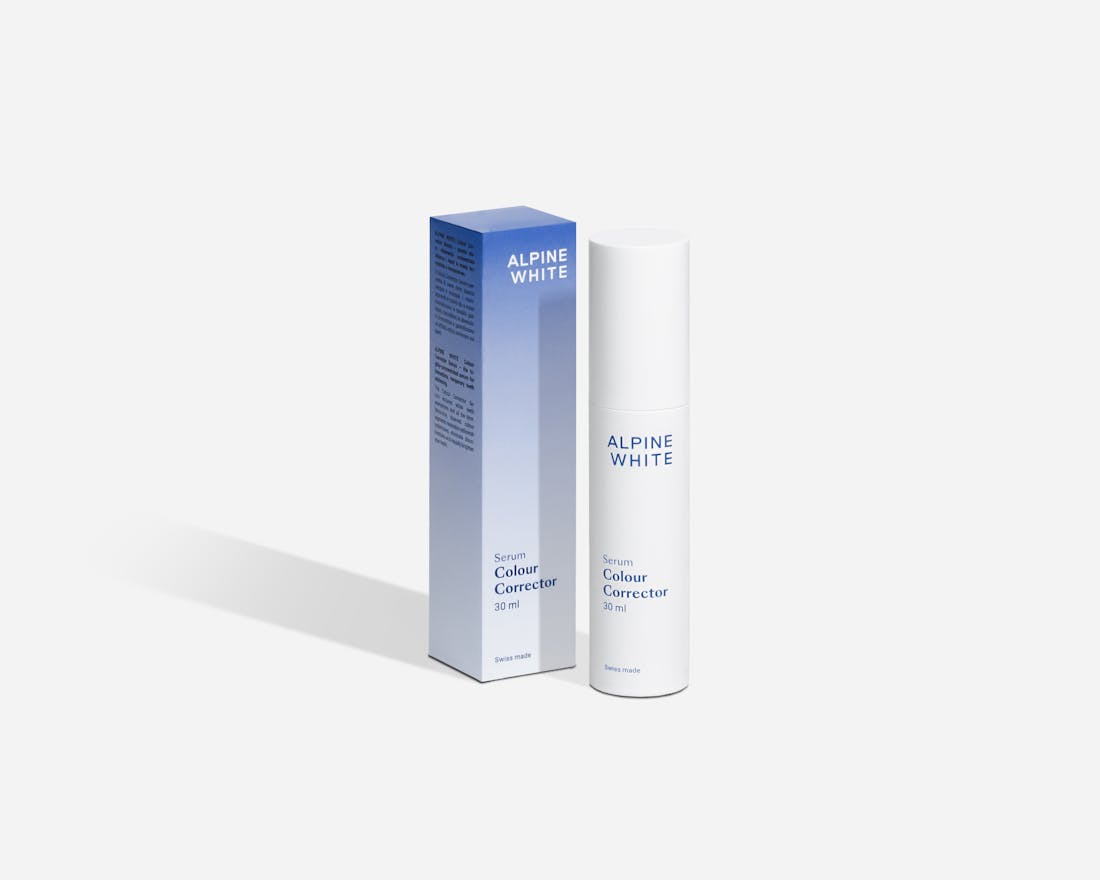 Sérum Correcteur de Couleur Alpine White, blanchiment instantané des dents en 2 minutes seulement. Formule suisse sans peroxyde, neutralise efficacement les nuances jaunâtres pour un sourire lumineux immédiat.
