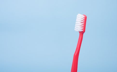 Dental plaque, tartar, tooth brushing, caries, dental floss, oral hygiene, periodontitis, professional teeth cleaning, gingivitis, tooth surface, tooth enamel, interdental spaces, dental care, toothpaste, mouthwash, bad breath, food residues, gingivitis, tartar removal, colouring tablets, dentures, soft plaque, food residues, discolouration, oral flora, gum line, dental health, gum line, fluoride, oral cavity, milk teeth, metabolic products, naked eye, plaque formation, gum pockets, bleeding gums, scalers, dentistry, braces, fillings, smokers, PZR, dental practice, formation of tartar, supplementary dental insurance, calculus, interdental brushes, tartar formation, thorough tooth brushing, bacterial plaque, hard plaque, cleaning teeth, saliva components, oral health