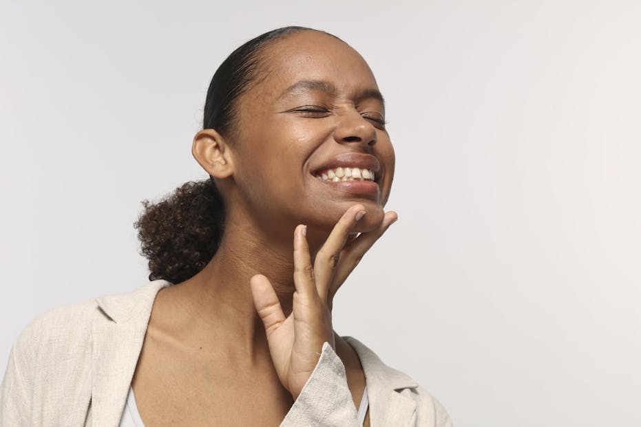 bleaching, teeth whitening, tooth enamel, gum irritation, hydrogen peroxide, professional teeth cleaning, home bleaching, dental health, tooth discolouration, dental practice, bleaching methods, tooth sensitivity, dental care, safe bleaching, oral hygiene, bleaching risks, natural whitening methods, tooth erosion, dental advice, bleaching products