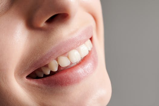 龋齿、牙釉质、氟化物、牙膏、牙线、牙齿表面、牙齿护理、牙龈、专业洁牙、牙科卫生、牙本质、龋齿治疗、牙痛、牙齿健康、龋齿细菌、早期龋齿、初期龋齿、龋齿发展、再矿化、龋齿修复、阿尔卑斯白