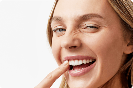 Caneta clareadora vs gel clareador dental: qual clareia melhor em casa