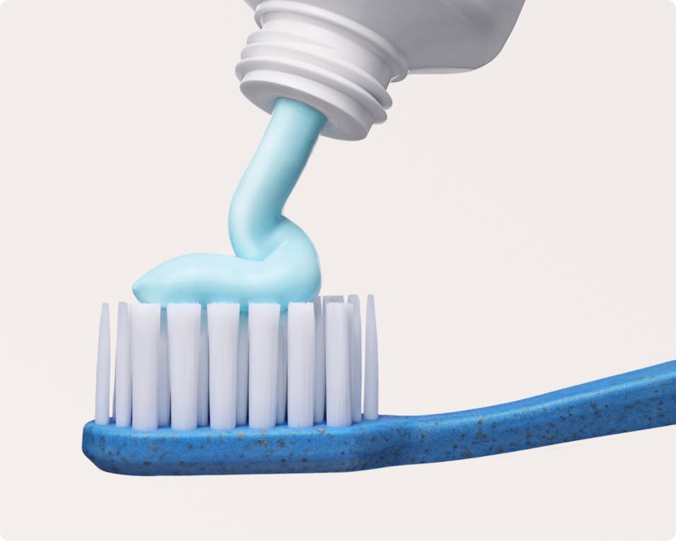 Dentifrice Blanchissant Sensitivity Relief Alpine White, spécialement conçu pour les dents sensibles. Blanchiment doux, soulagement durable de la sensibilité, formule suisse végane sans peroxyde.