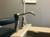 Karies, Zahnzwischenräume, Zahnpflege, Kariesbehandlung, Zahnseide, Zahnarztpraxis, Mundhygiene, Zahnfüllungen, Zahnersatz, Zahngesundheit, Kariesprävention, zahnmedizinische Tipps