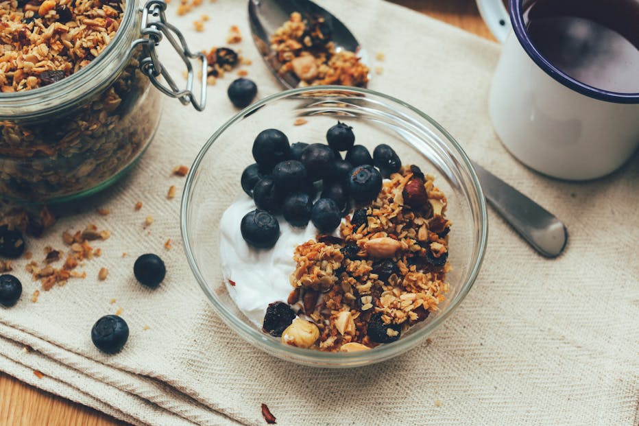 Petit-déjeuner et santé dentaire, Parodontite, Maladie parodontale, Soins dentaires, Nutrition, Niveaux de sucre dans le sang, Gencives, Dents saines, Habitudes du petit-déjeuner, Hygiène buccale, Maladies des gencives, Nettoyage dentaire professionnel, ALPINE WHITE, santé parodontale