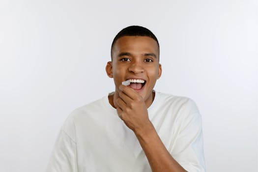 whitening strips, ALPINE WHITE, weisse Zähne, Zahnaufhellung, Bleaching, peroxidefreie Whitening Strips, Zahnschmelz, Zahnfleisch, empfindliche Zähne, Anwendung Whitening Strips, sichtbare Ergebnisse, Menthol, Zahnverfärbungen, Zahnaufhellung zu Hause, Zahnbleaching, professionelle Zahnreinigung, Whitening Gel, Glycerin, Sodium Chlorite, Whitening Zahnpasta, dentalexperten, Zahnaufhellung Schweiz, sanftes Bleaching